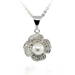 NECKLACE WITH A PENDANT FOUR-LEAF CLOVER IN SILVER RHODIUM-PLATED WHITE GOLD 18 KT WITH ZIRCONIA AND PEARL