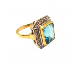 ANILLO en oro de 18 KT blanco con Esmeralda y Circonita